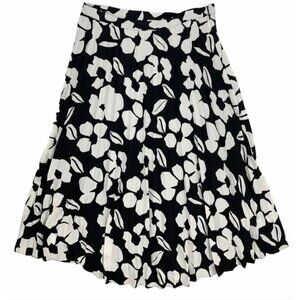 Tahari Arthur S. Levine Women's Pleated Skirt Sz 18 Black White Lined Floral NEW